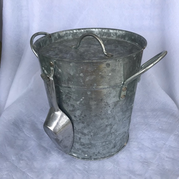 Small Vintage Ice Bucket with Scoop - Picture 3 of 5